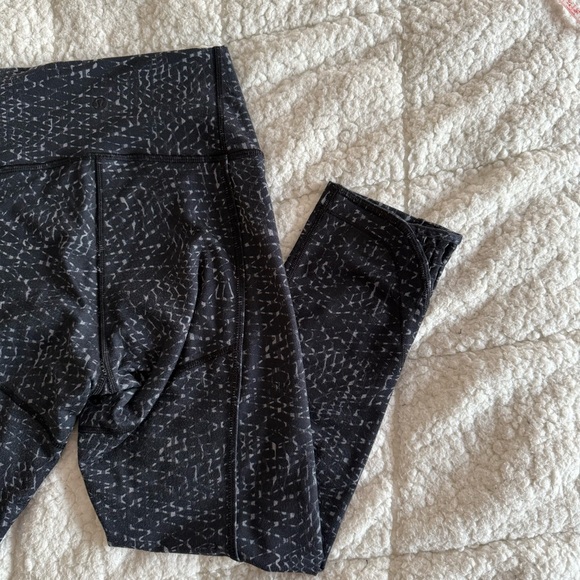Lululemon True Self Crop II - Black and White Pattern - Picture 7 of 14